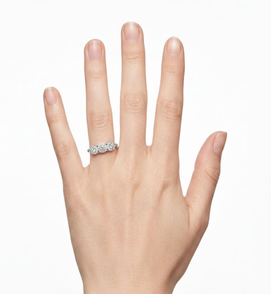 Anello trilogy collezione Moissanite - ct 0.36 tot